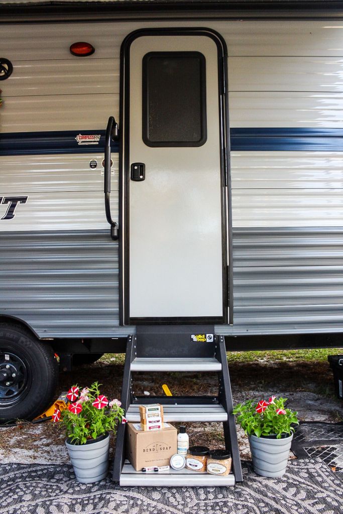  Gulf Stream Camper Trailer 26BHG Tour Front Door