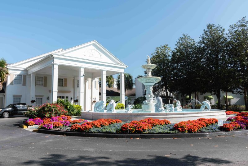 Front of Plantation on Crystal River resort